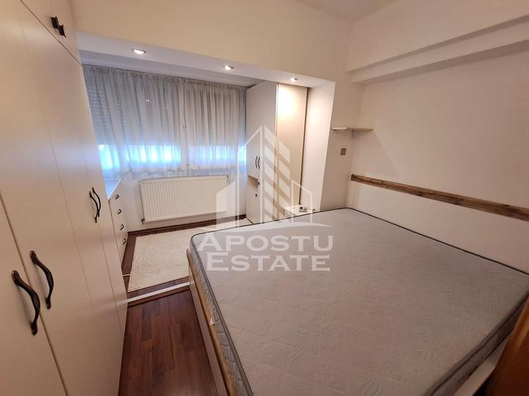 Apartament cu 3 camere decomandat, mobilat în Aradului