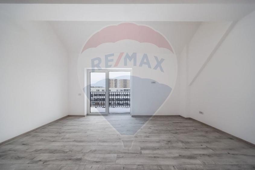 Apartament nou - loc parcare acoperit  inclus - 5