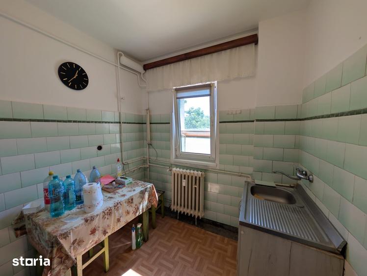 Apartament cu 3 camere semidecomandat în Nord