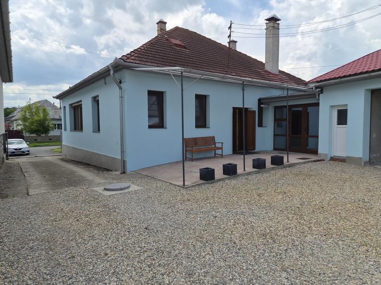 Casă cu 4 camere cu Teren 300 Mp în Central