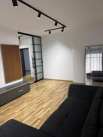 Apartament cu 2 camere decomandat, mobilat în Central