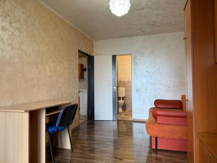 Apartament cu 3 camere decomandat în Florești