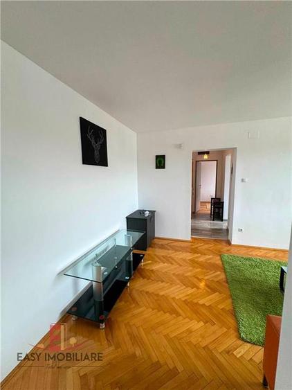 Apartament cu 3 camere decomandat în Aleea Carpați