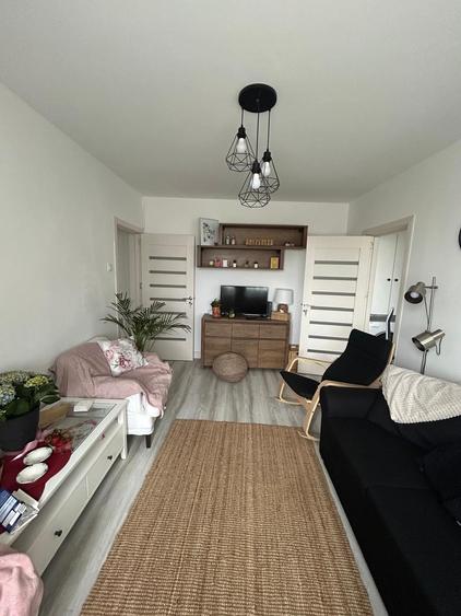 Apartament cu 3 camere semidecomandat în Drumul Taberei