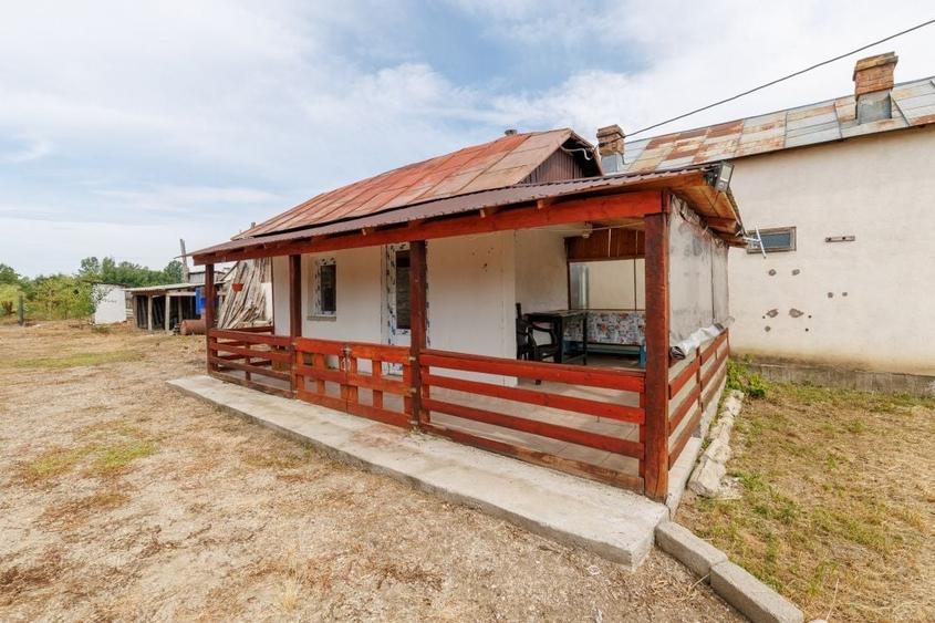 Casă individuală cu 1 camere cu Canalizare în Lunca Corbului