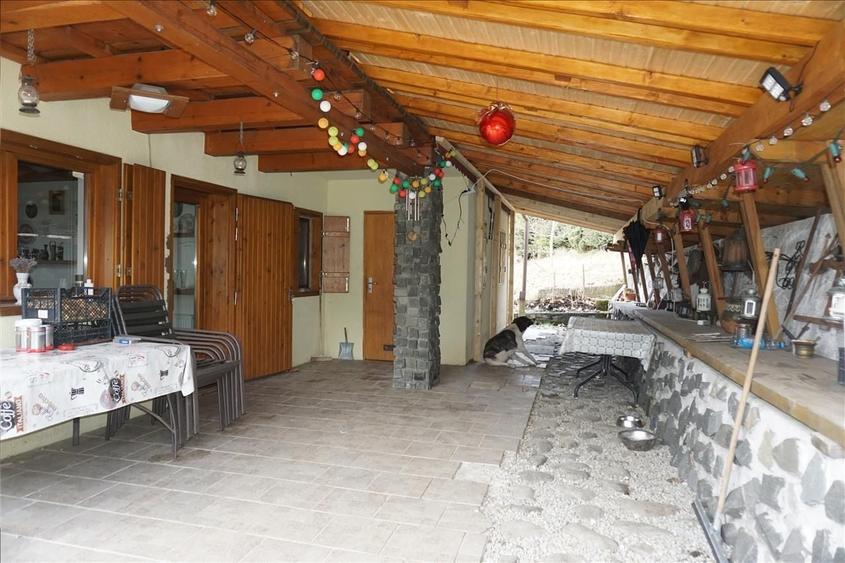 Casă individuală cu 4 camere cu Canalizare în Strâmba