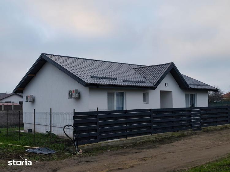 Casă cu 4 camere cu Teren 400 Mp în Crevedia