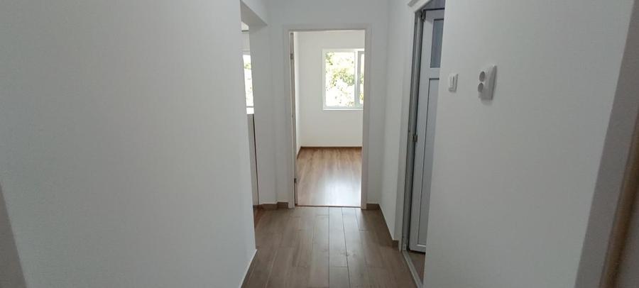 Apartament cu 3 camere semidecomandat, mobilat în Nord