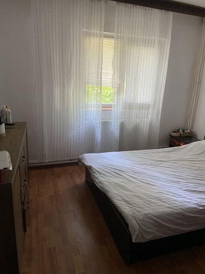Apartament cu 3 camere decomandat în Exterior Vest