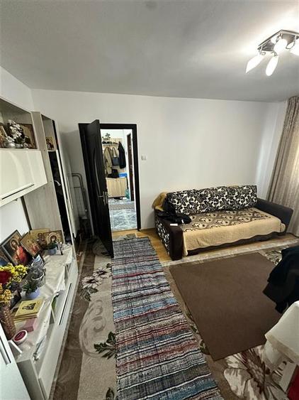 Apartament cu 2 camere semidecomandat în Podu Roș