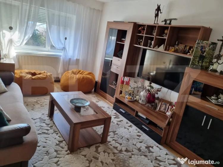 Apartament cu 3 camere decomandat în Central