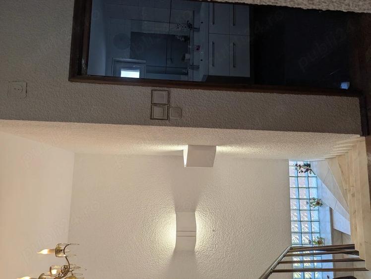 Apartament cu 4 camere decomandat în Victoriei