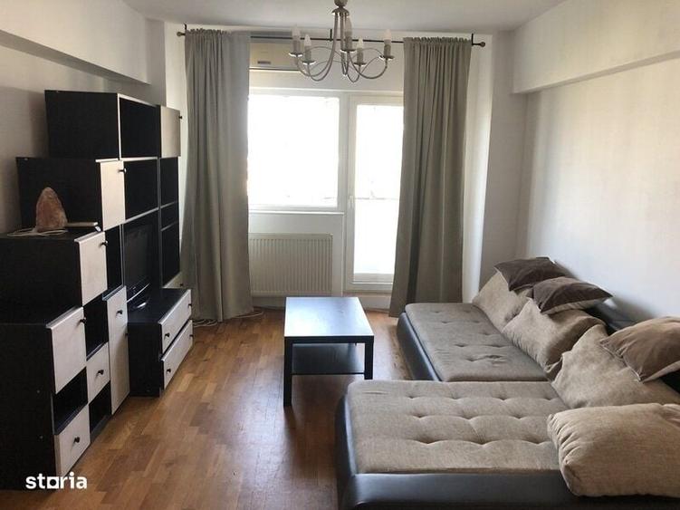 Apartament cu 3 camere semidecomandat în Tineretului