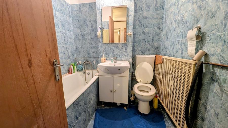Apartament cu 5 camere decomandat în Est