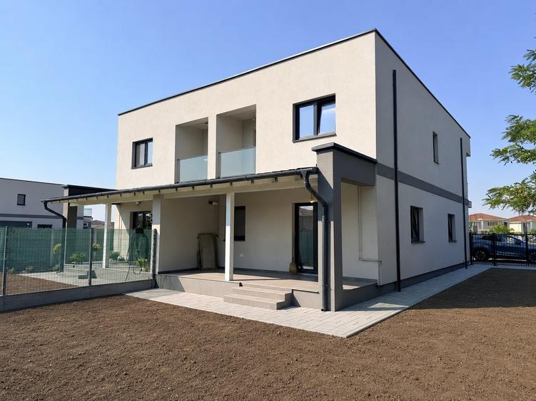 Duplex cu 4 camere cu Canalizare în Moșnița Nouă