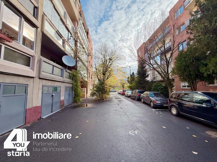 Apartament cu 3 camere decomandat în Polivalentă