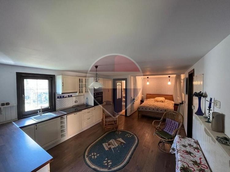 Casă cu 5 camere cu Teren 273 Mp în Butimanu