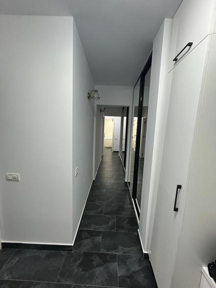 Apartament cu 3 camere în Tomis III