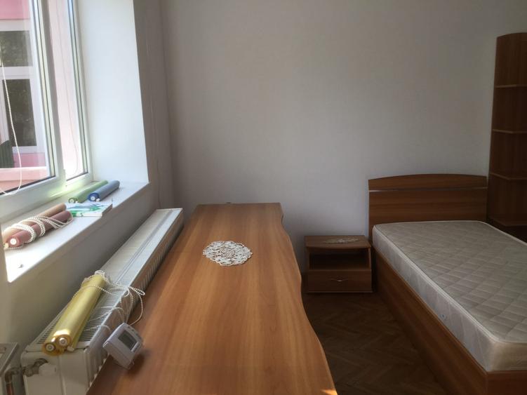 Casă individuală cu 4 camere cu Canalizare în Central