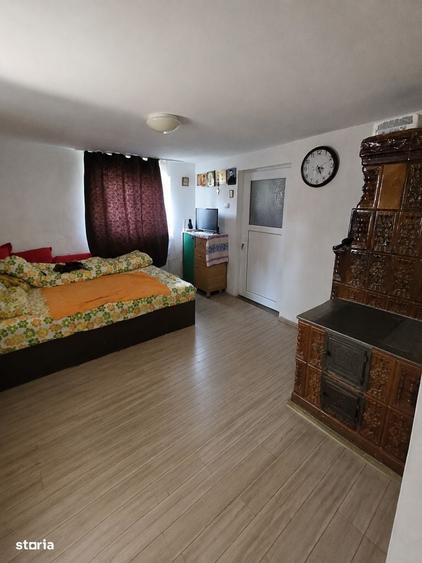 Casă cu 4 camere cu Teren 1000 Mp în Perieți