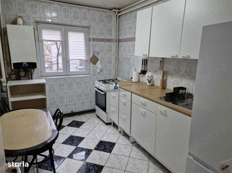 Apartament cu 3 camere decomandat, mobilat în Berceni
