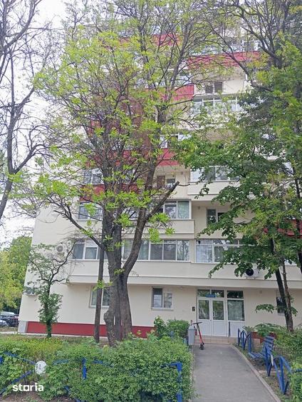 Apartament cu 2 camere semidecomandat în Berceni
