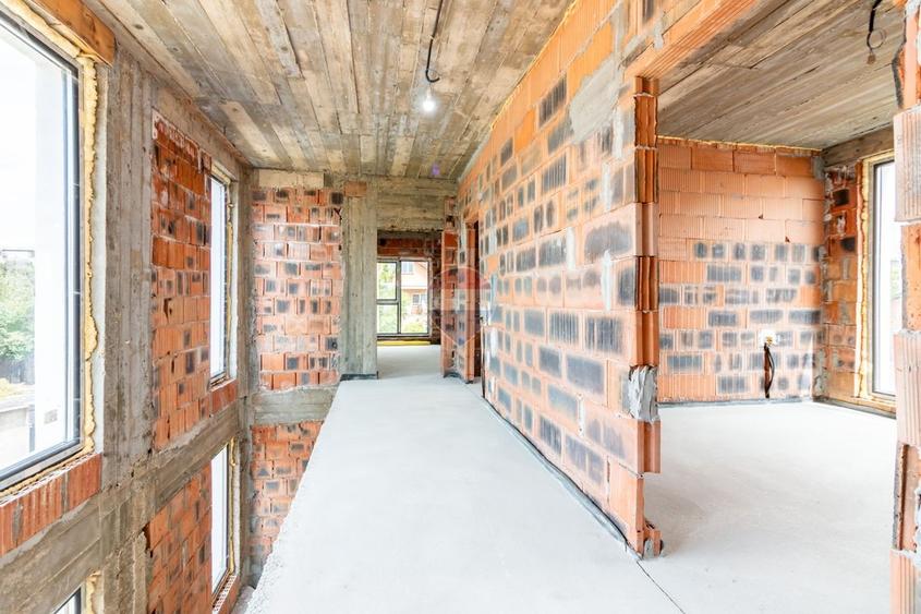 Casă individuală cu 5 camere cu Teren 400 Mp în Ultracentral