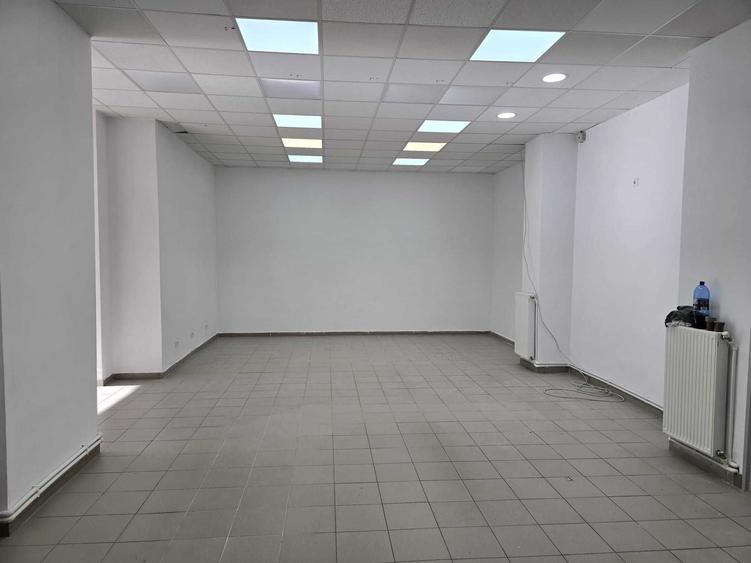 Spațiu comercial, de 90 mp, în Central