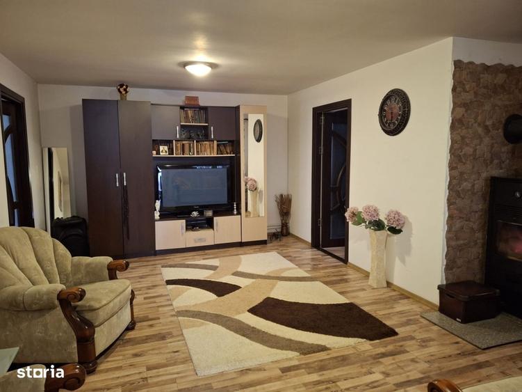 Casă cu 4 camere în Preajba