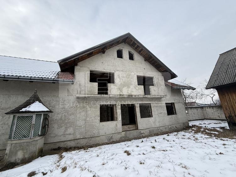 Casă individuală cu 4 camere cu Canalizare în Vicovu de Sus
