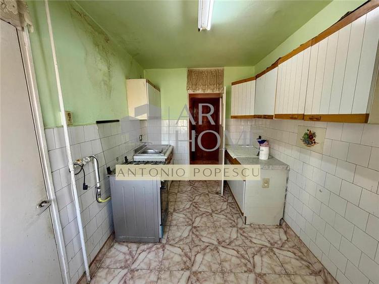 Apartament cu 3 camere decomandat în Cantacuzino