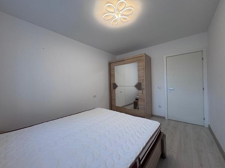 Apartament cu 3 camere decomandat, mobilat în Tractorul