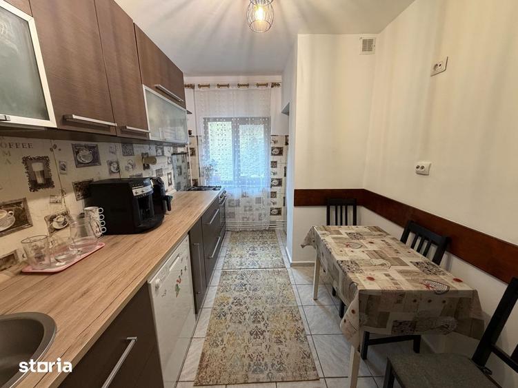 Apartament cu 3 camere decomandat, mobilat în Răcădău