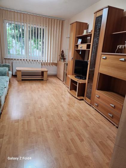 Apartament cu 3 camere decomandat în Tudor