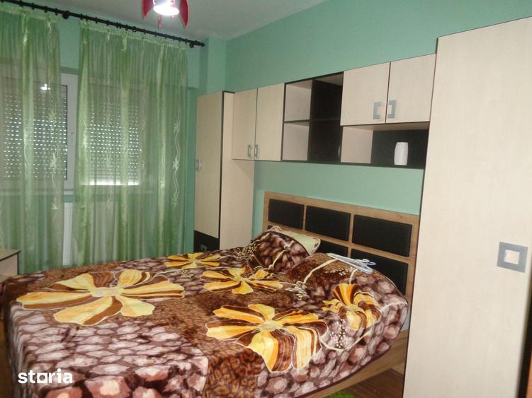 Apartament cu 3 camere decomandat în Bujac