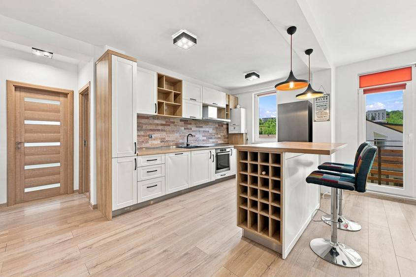 Apartament cu 3 camere decomandat, mobilat în Rediu