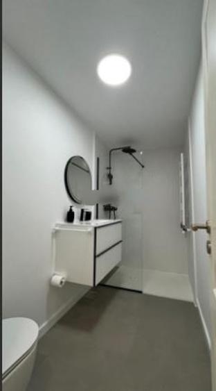 Apartament cu 2 camere semidecomandat, mobilat în Brâncoveanu