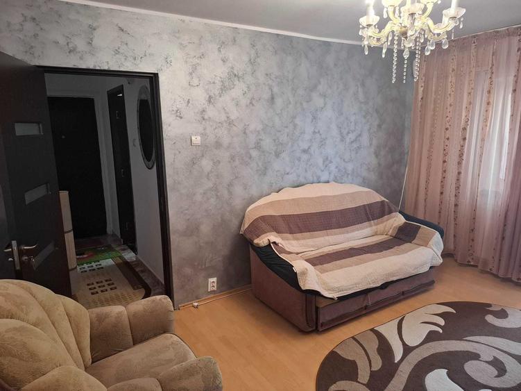 Apartament cu 2 camere semidecomandat în Craiovița Nouă