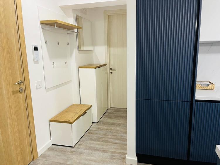 Apartament cu 2 camere semidecomandat, mobilat în Pajura