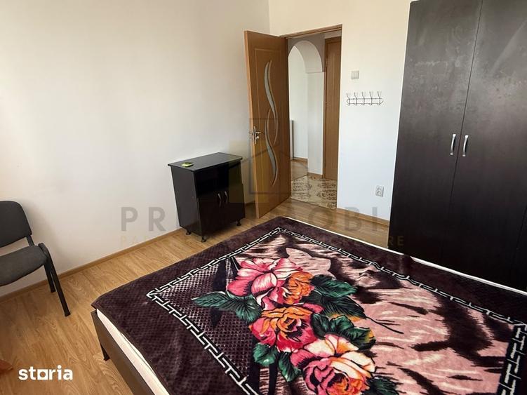 Apartament cu 3 camere în Podu Roș
