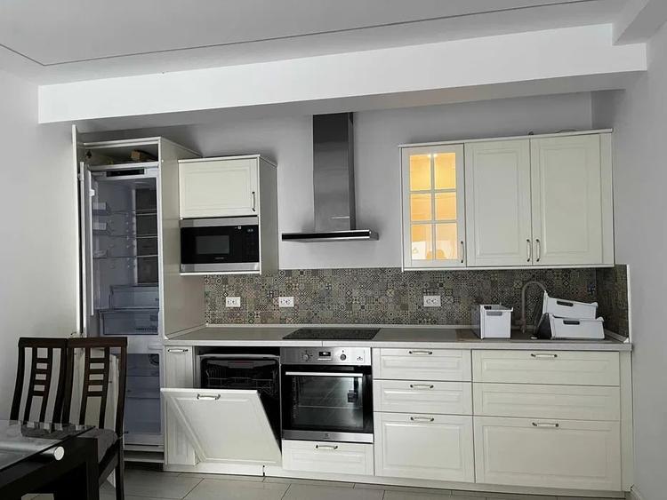 Apartament cu 3 camere semidecomandat, mobilat în Lujerului