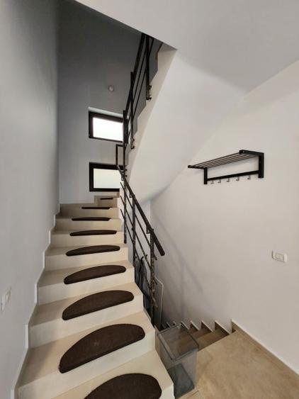 Duplex cu 5 camere cu Canalizare în Dobroești