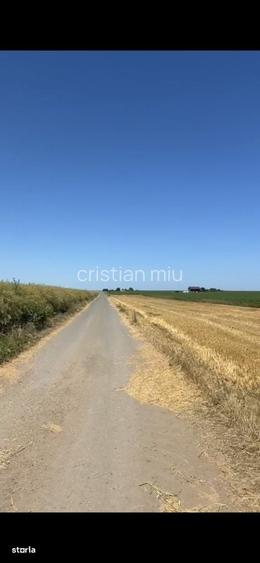 teren intravilan la drum asfaltat aproape de plaja