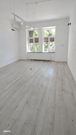 Apartament cu 4 camere decomandat în Centrul Istoric