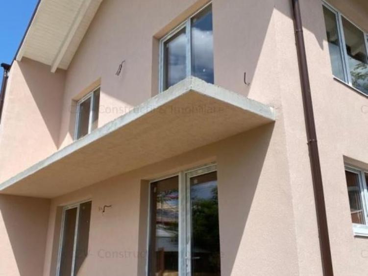Casă cu 4 camere cu Canalizare în Săftica