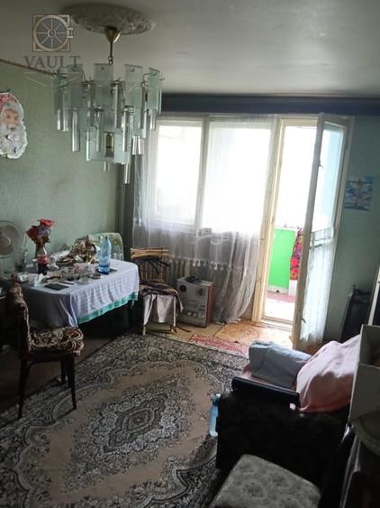 Apartament cu 3 camere semidecomandat în Titan