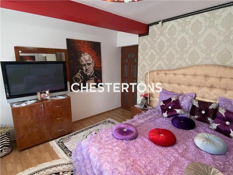 Casă individuală cu 8 camere cu Canalizare în Ultracentral