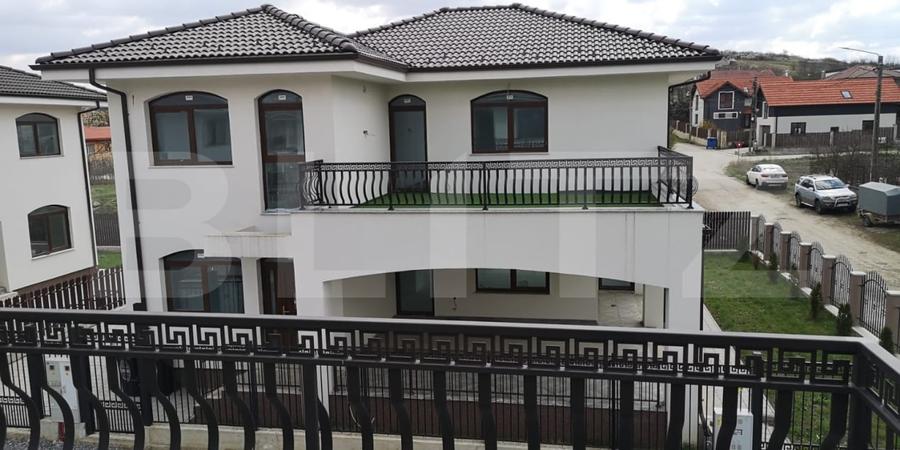 Casă individuală cu 4 camere cu Canalizare în Dezmir