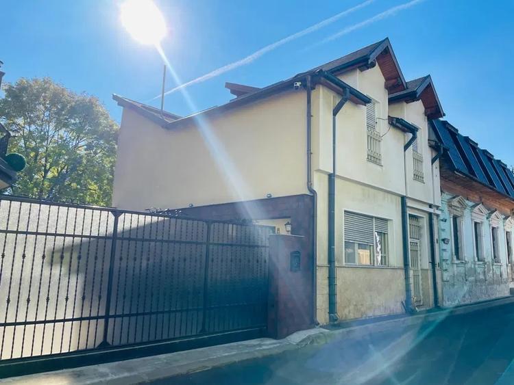 Casă cu 3 camere cu Canalizare în Centrul Istoric