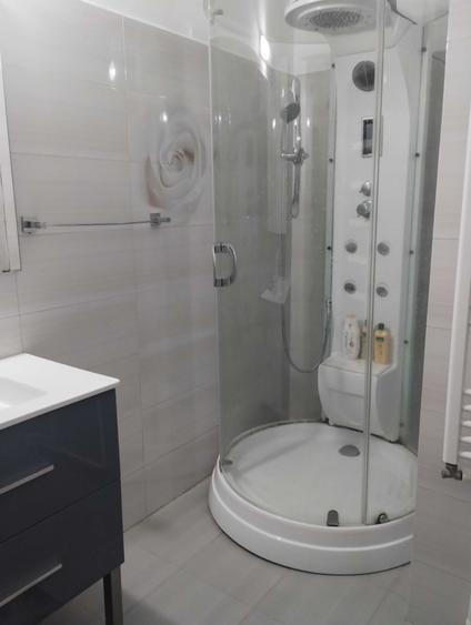 Apartament cu 4 camere decomandat în Prundu